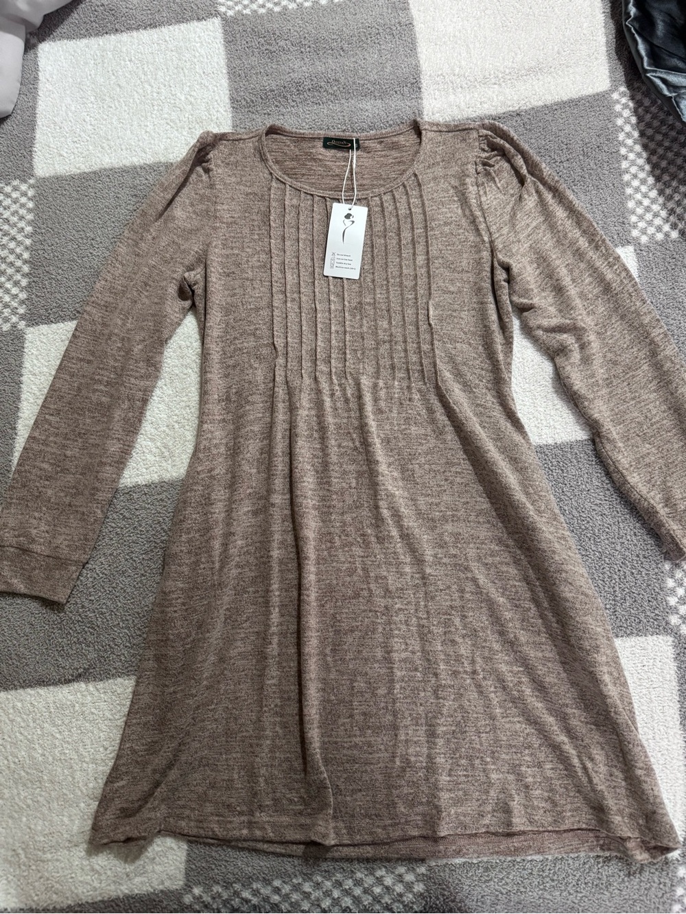 Women’s Long Sleeve Pintuck Knit Tunic Sweater - Taupe